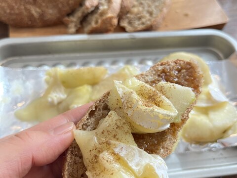 洋梨カマンベールトースト